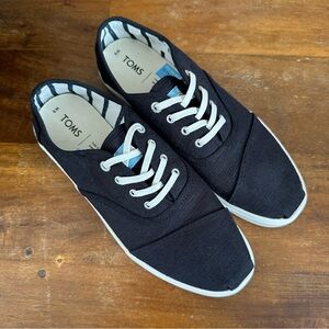 TOMS Cordones Black Canvas Sneakers ladies size 9